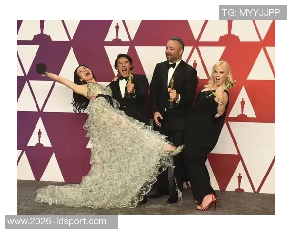 奥斯卡昏厥后首次公开亮相重返训练中心祝早日康复 奥斯卡昏厥后首次公开亮相重返训练中心祝早日康复