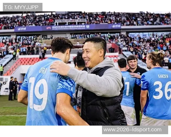 客胜三镇成功保级球迷热情迎接深圳新鹏城全队归来 客胜三镇成功保级球迷热情迎接深圳新鹏城全队归来