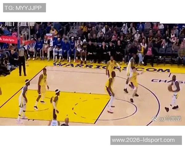 库明加精彩突破虚晃艾顿轻松上篮得分展现超强个人能力 库明加精彩突破虚晃艾顿轻松上篮得分展现超强个人能力