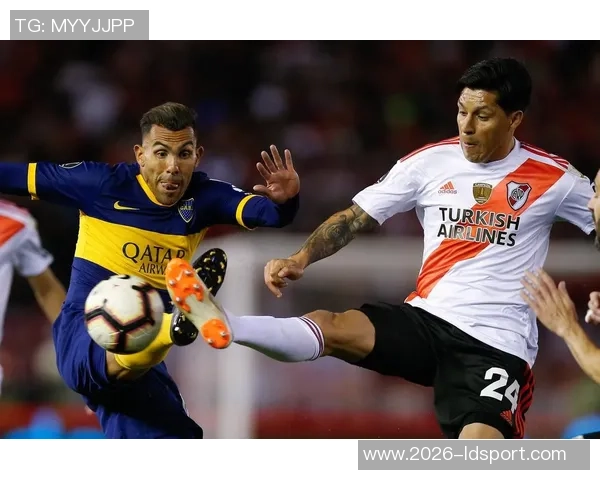 特维斯重返博卡主场获赠纪念球衣感动不已重温昔日辉煌